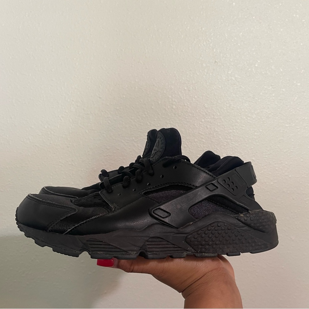 Women’s all black air huarache